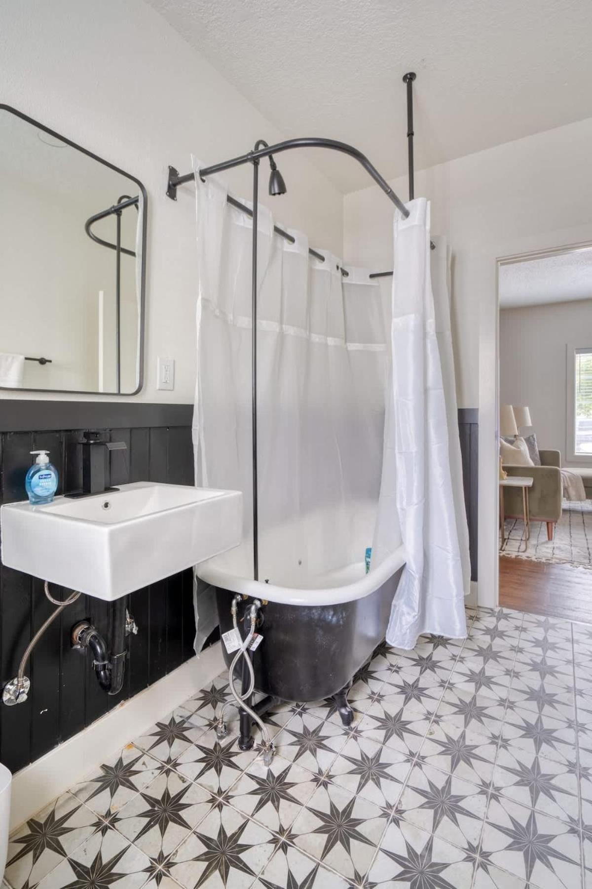 - Beautiful Brooklyn 1 Bed Apartment